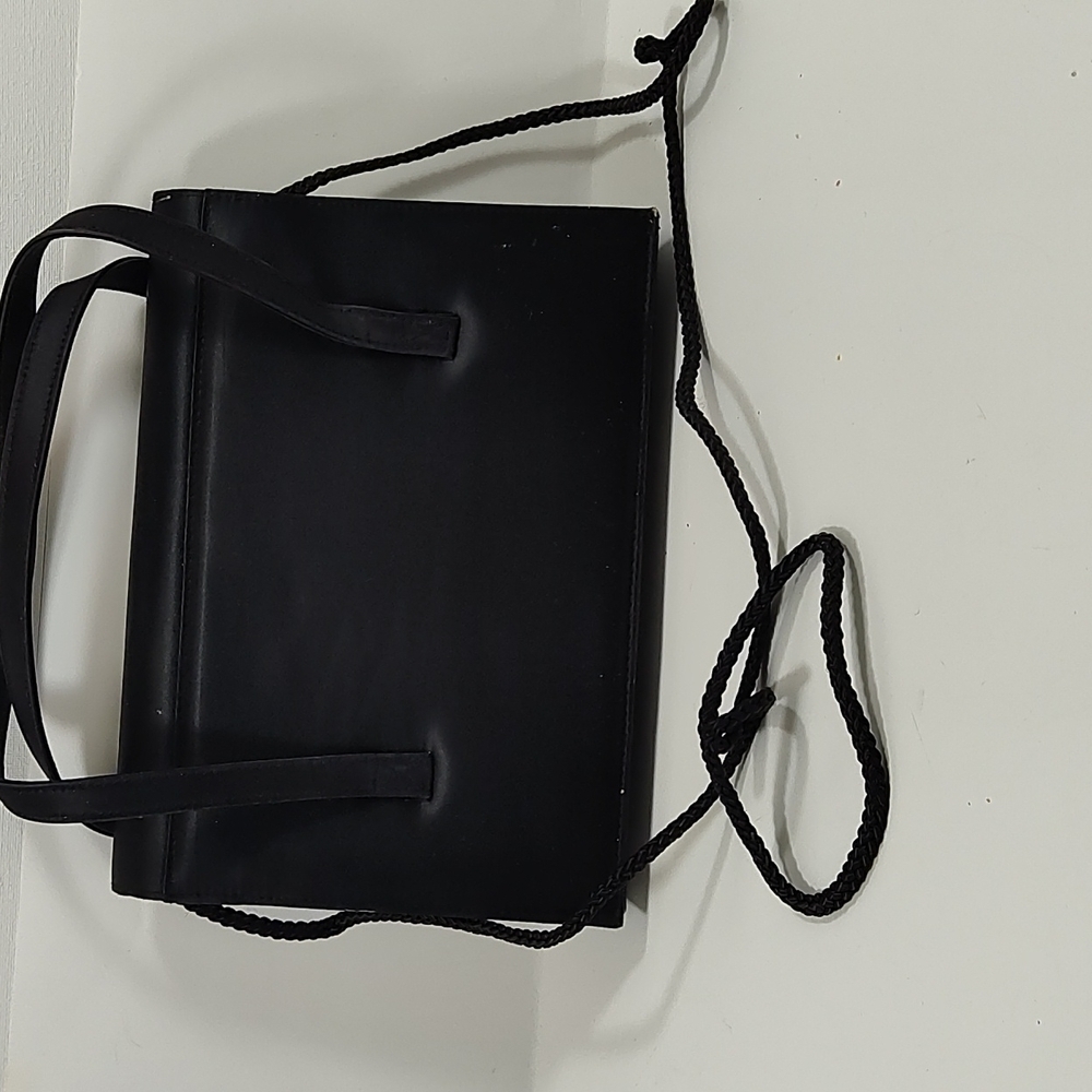 Vintage Black Structured Handbag with Silver-Tone Bar Accent & Strap - Picture 2 of 5